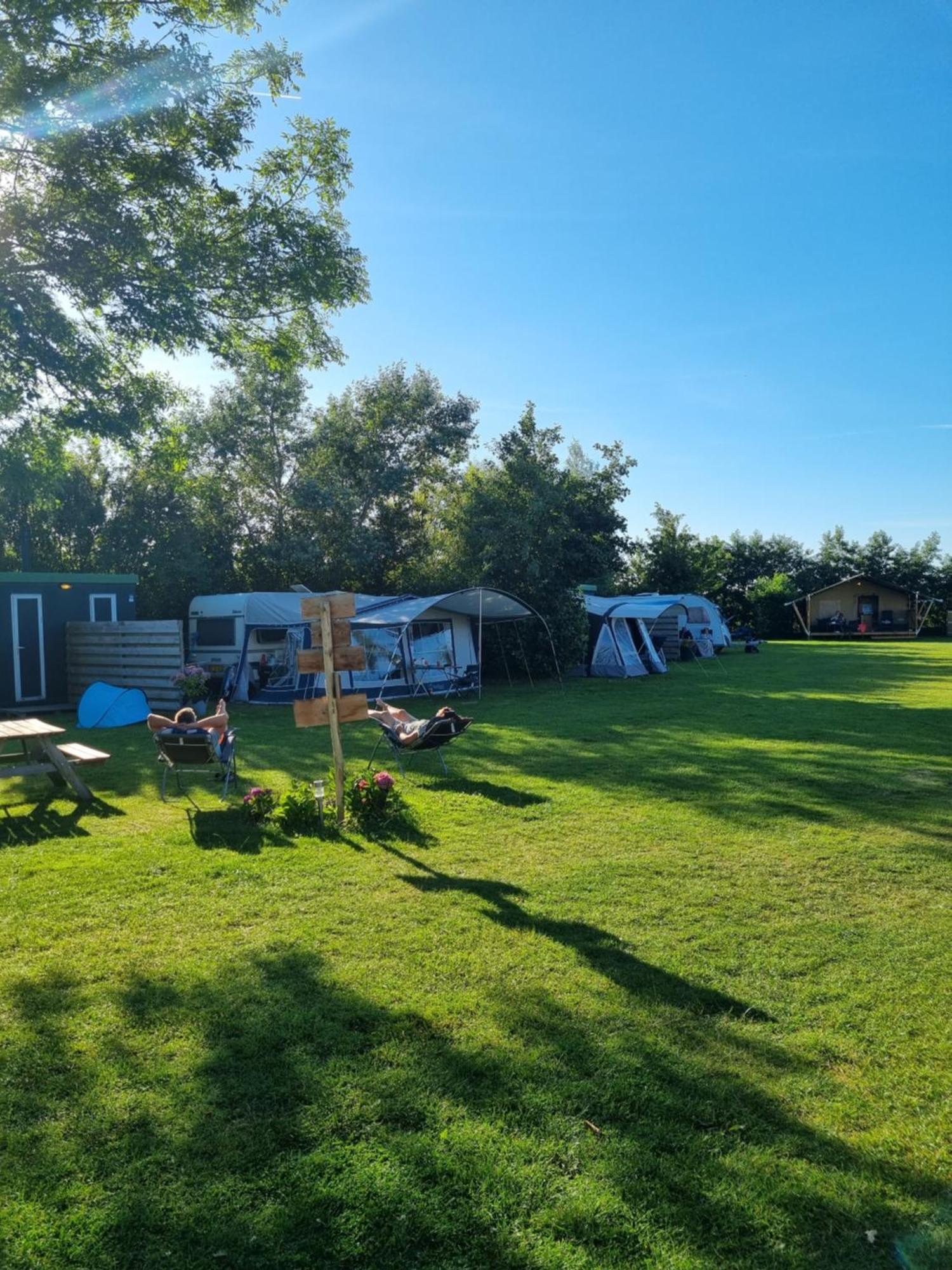 Camping De Tulpenweide Lege Kampeerplaats, Lege Plaats Op Het Gras Zonder Bed Breezand Екстер'єр фото