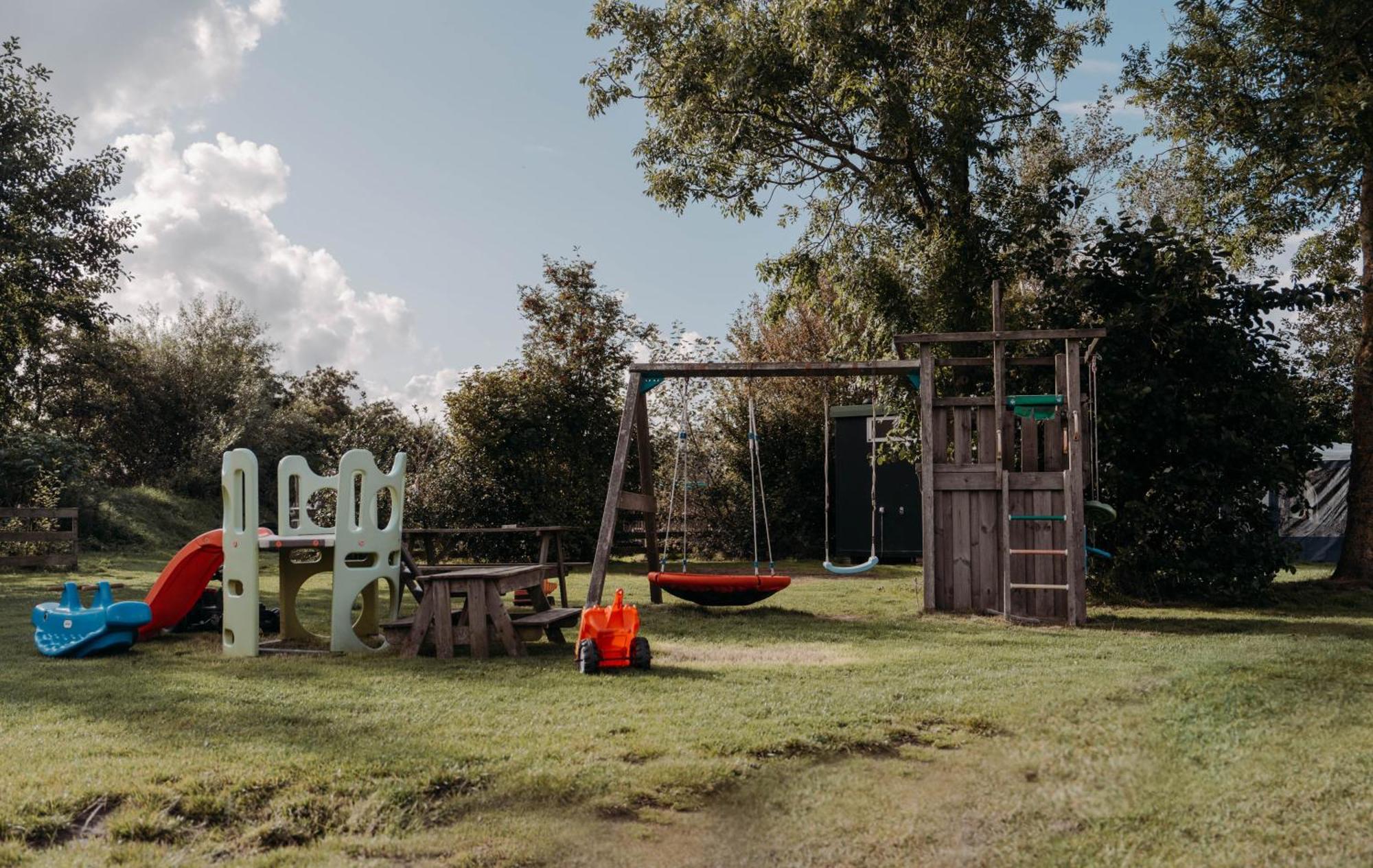 Camping De Tulpenweide Lege Kampeerplaats, Lege Plaats Op Het Gras Zonder Bed Breezand Екстер'єр фото