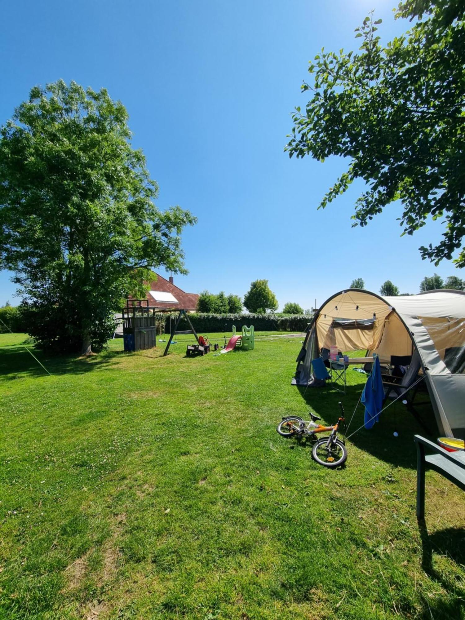 Camping De Tulpenweide Lege Kampeerplaats, Lege Plaats Op Het Gras Zonder Bed Breezand Номер фото