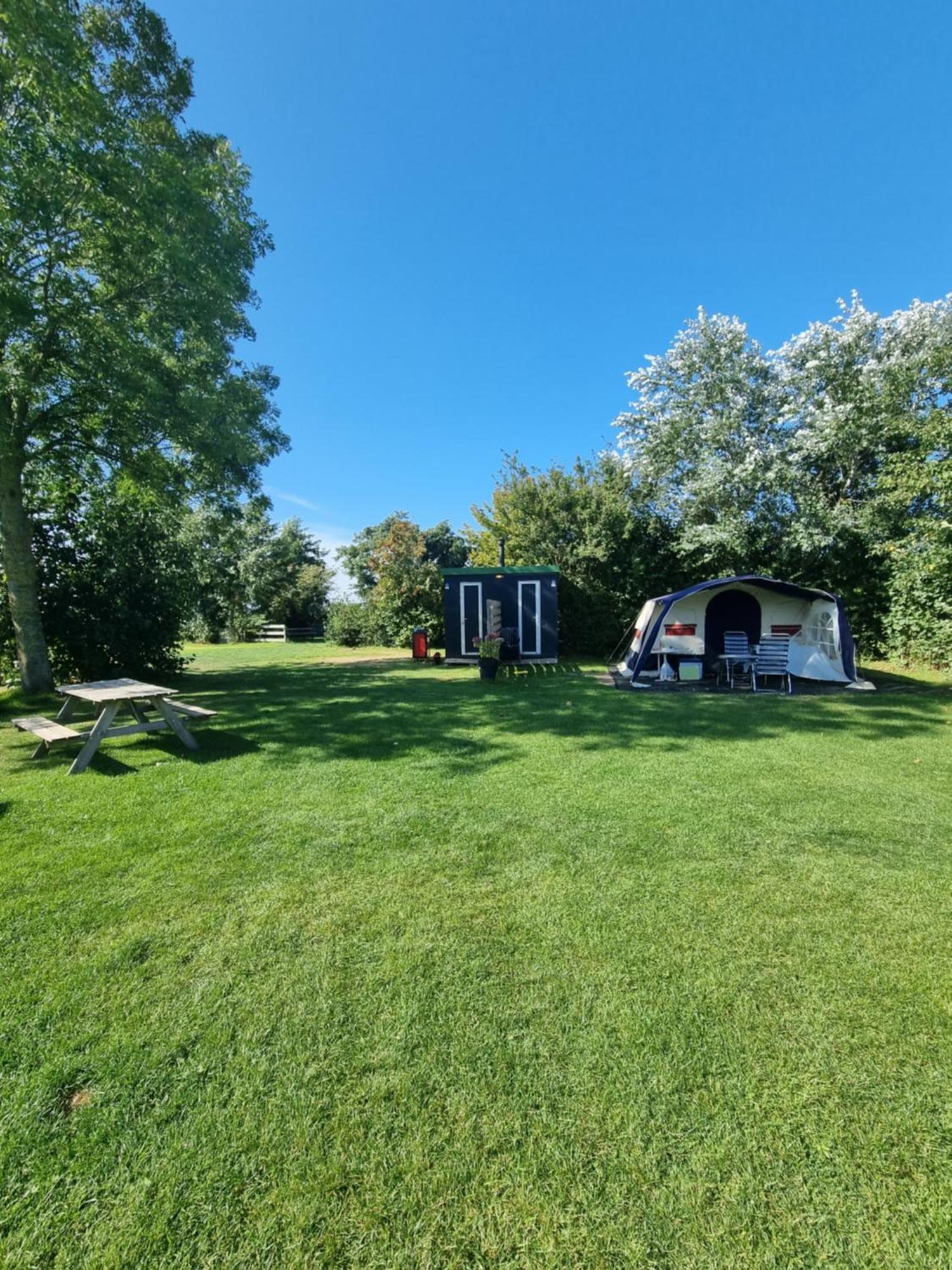 Camping De Tulpenweide Lege Kampeerplaats, Lege Plaats Op Het Gras Zonder Bed Breezand Номер фото